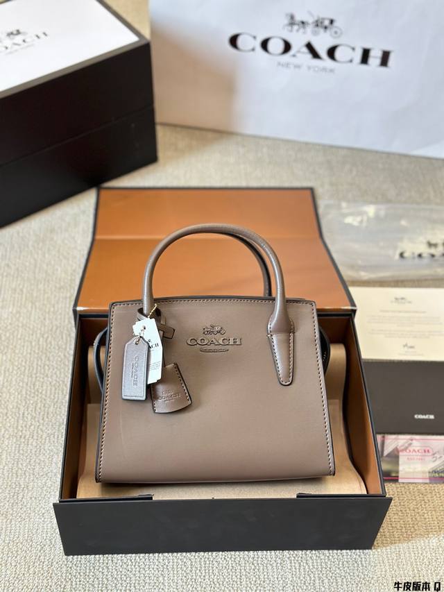 牛皮版本 Coach 新品 Andreaの经典焦糖棕色戴妃 包 好看的造型，简约大气不失典雅和时尚的外观风格，逐 颜色是经典百搭款的焦糖色 10G0 面料，整个