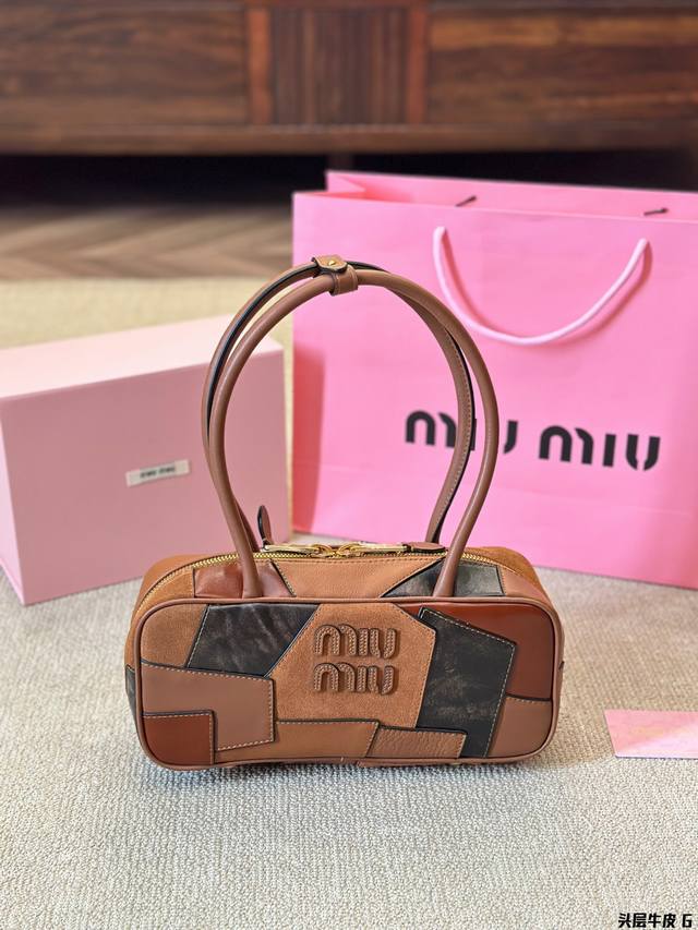 进口头层牛皮 Miumiu限定款相机包 简单又好看 Miumiu而且超级实用， #Miumiu新款包包 尺寸28 13Cm