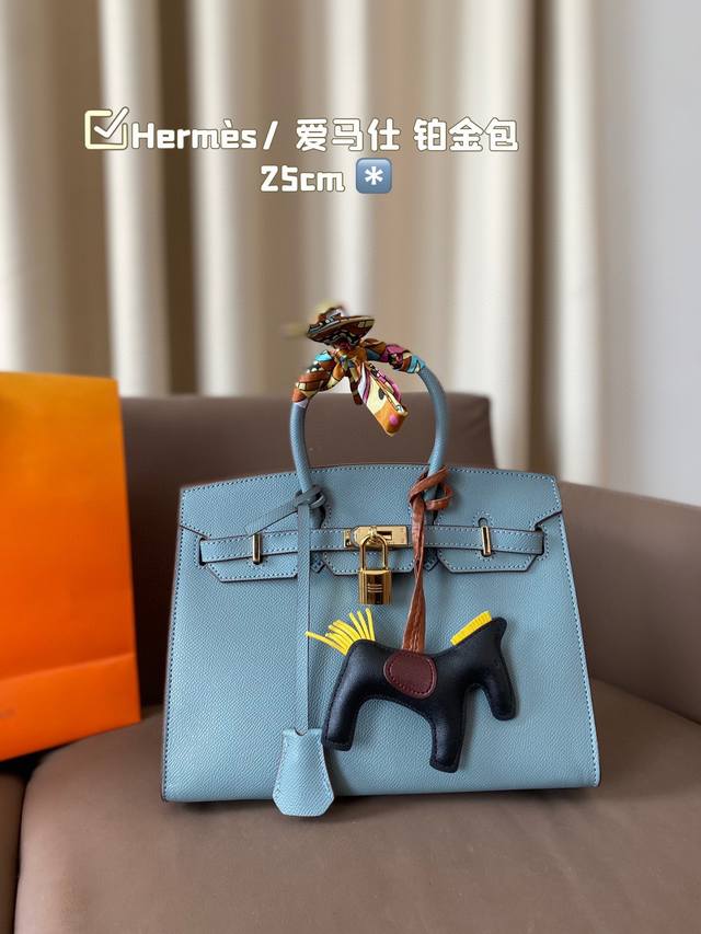 Hermès 爱马仕 铂金包 高端质量 专柜最新款进口荔枝纹 明星同款 原版质量 Hermès每个女孩的必备品 尺寸：25*21Cm