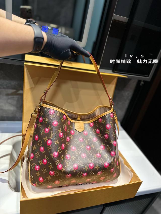 Lv Delightful品万人求的托特包之前属于冷门款米在沉寂了这么多年以后终于被发现看上去低调大方特别实用耐造i-开始还不能理解一上身！艾玛真香黄金尺寸任何