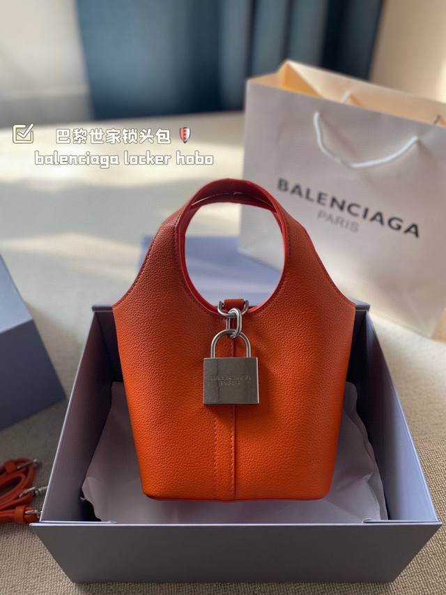 配折叠盒子 巴黎世家锁头包balenciaga Locker Hobo锁头包小号个性不羁爱自由，说的就是巴神吧别人大logo 咱就搞个大锁头大家都是大，咱们直接