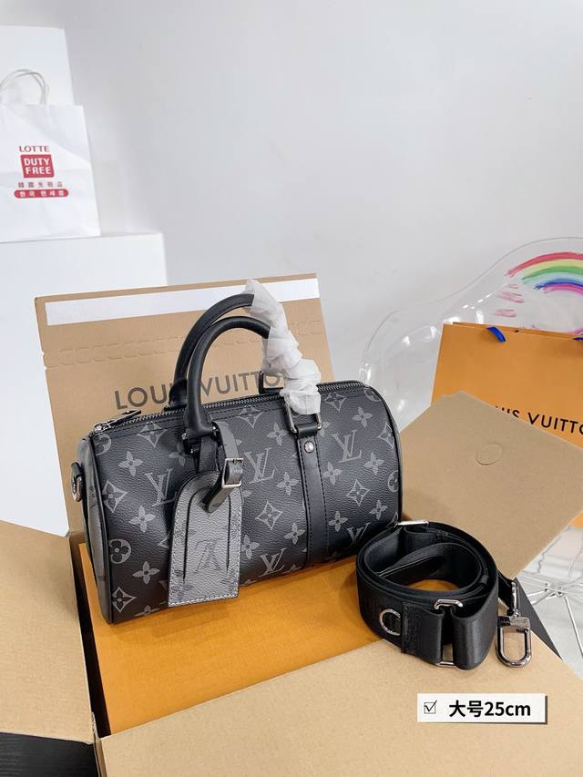 全套飞机礼盒包装尺寸：25Cmlv Keepall 新品枕头包简直长在我的心头。男女同款！！！！男盆友的新包