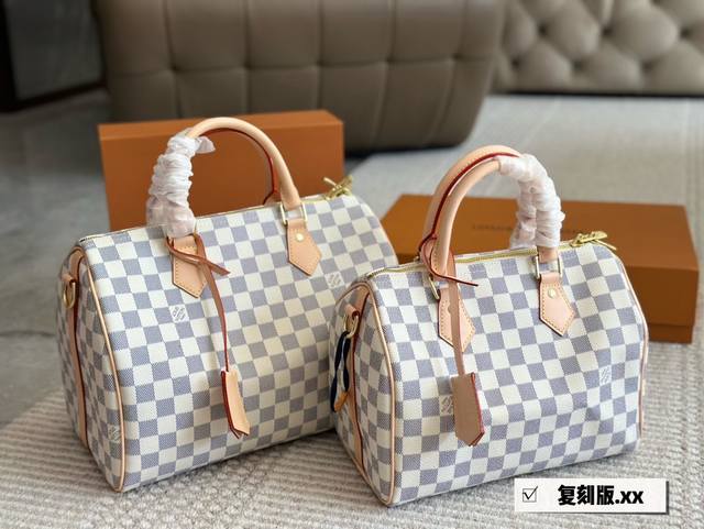 Lv Speedy 枕头包 无论版型 内里和专柜毫无差别 真正原版复刻 内里可拆卸 火遍全球的爆款机场大包 机车女神包 明星同款 贵气而充满活力的品牌设计风格