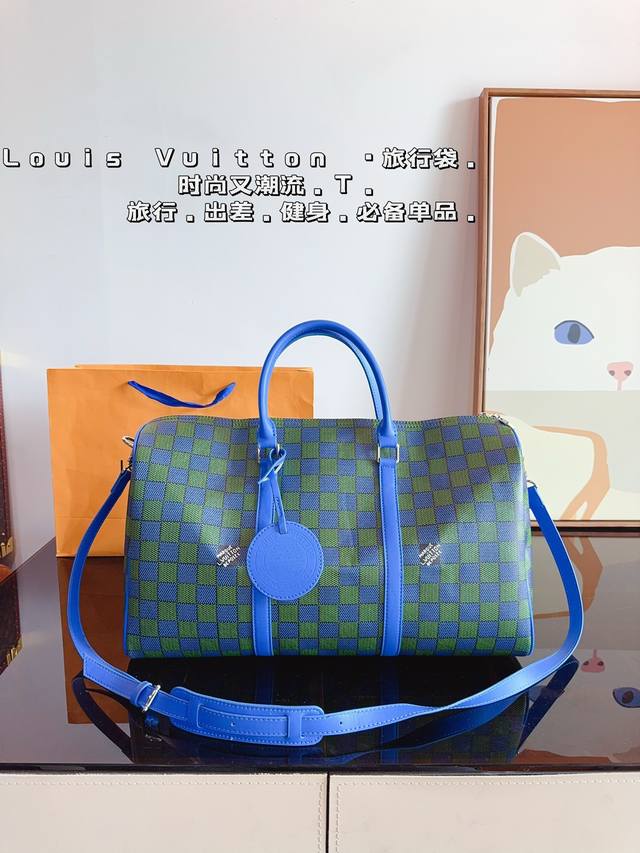 Lv 路易威登 春夏限量新款keepall 旅行包 一只帅气能装的旅行袋 时尚爆发款火热来袭 经典设计大气可观男女通用款 包包采用原版皮质 超级厚实 耐磨 耐用