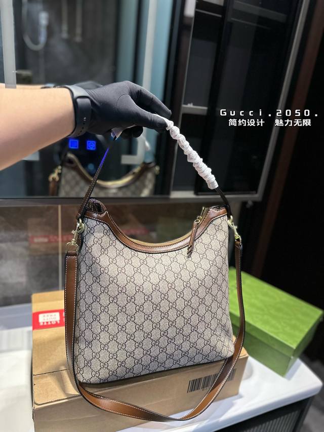 Gucci 新款 Tote 购物袋 定制面料logo 炒鸡百搭实用的一款 喜欢的美妞赶快入手吧 店主推荐 质量超赞w 尺寸 ：30 35