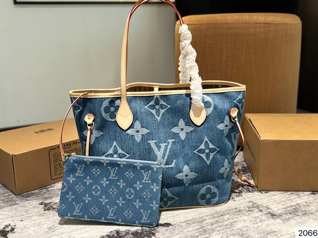 Lv Neverfull购物袋 牛仔蓝n41605Lv 家的经典王牌，超大容量的设计作为妈咪包和ol通勤都是妥妥 滴,出镜率 最高的包款。条纹内衬完全不单调沉闷