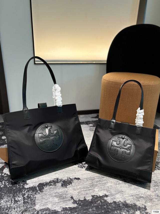 上新tory Burch 托里伯奇 Tote 新品购物袋手提斜挎单肩多用 定制面料logo五金原版一比一品质 炒鸡百搭实用的一款 喜欢的美妞赶快入手吧 店主推荐