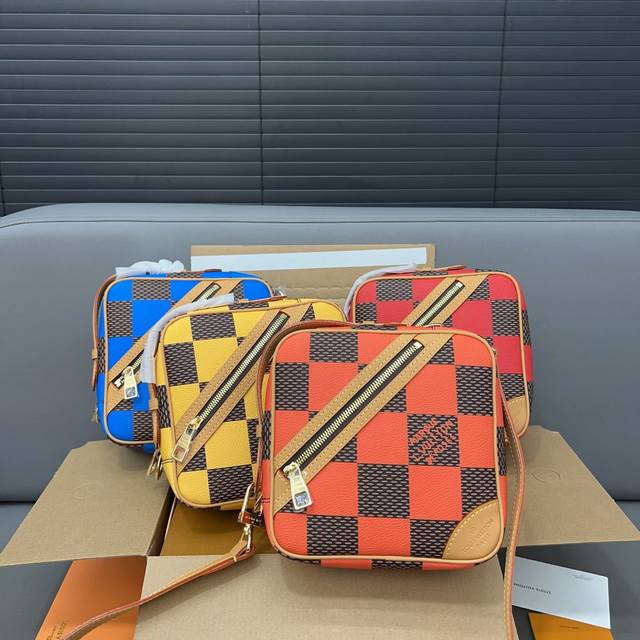 Louisvuitton 路易威登chessmessenger Damies Denim 3D系列 丹宁棋盘格 帆布拼皮革 帆布包单肩斜挎包 采用精湛镶嵌细工