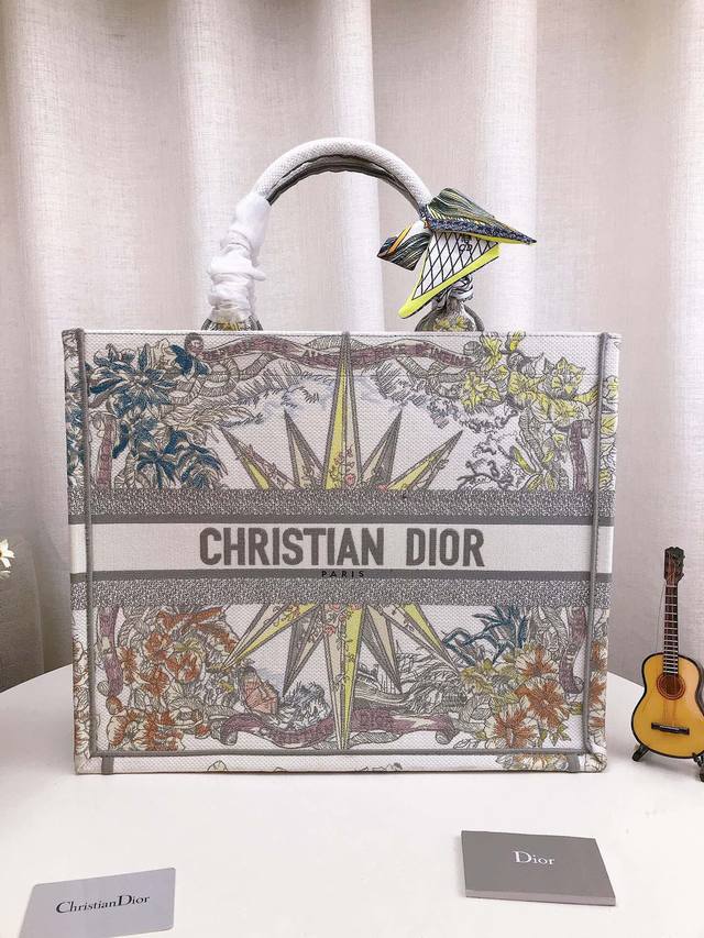 高品质 折叠礼盒迪奥tote托特包购物袋3D浮雕原版布 Dior 原版布提花 配丝巾+内胆dior Book Tote今年最喜欢的一款购物袋 Tote我用的次数