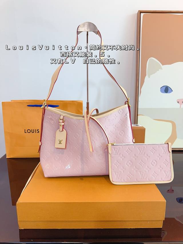 配礼盒.Lv Carryall 新款通勤包#Carryall V7月新款，可斜挎、单肩。容量保证，敞口磁铁吸内扣取放平板小电脑非常方便，设计比neverfull