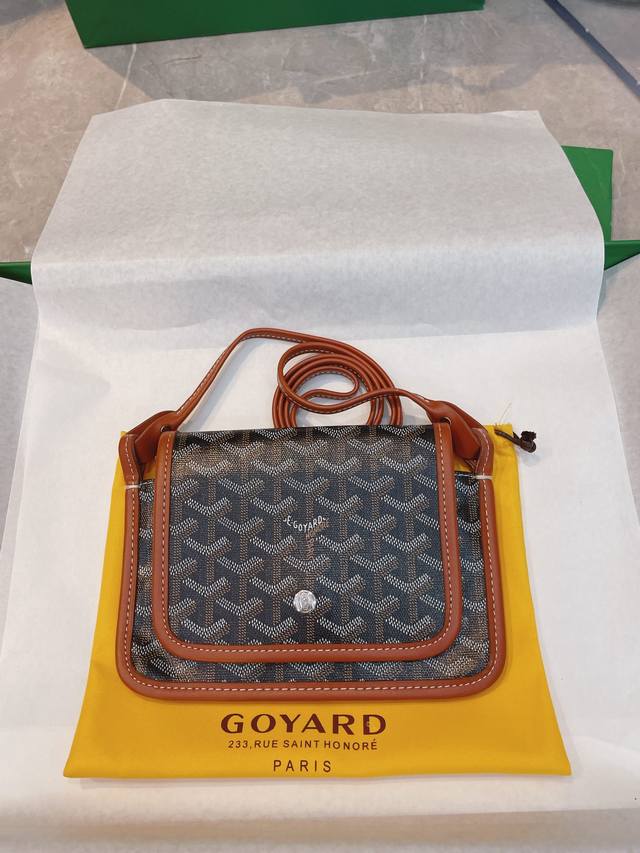 原单 折叠礼盒包装goyard 戈雅 这一只属于夏季爱包！！！买狗牙永远不会后悔！！信封包我们第一次拿到！！材料有限哈！！要入靠谱信封款的都给我冲！后期不会有的