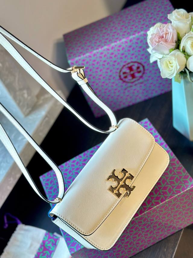 折叠礼盒汤丽柏琦tory Burch 新款小金砖 法棍包戚薇同款 可斜挎可单肩包包的材质是意大利进口皮的手感和celine的box非常像复古的双t大logo五金