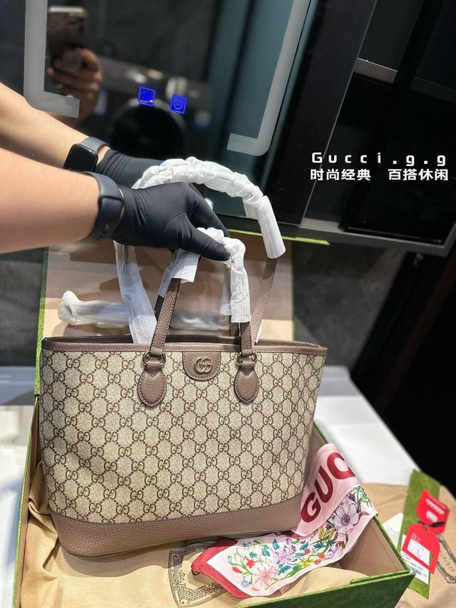 Gucci 限定新品 Tote购物袋 Gucci古奇发现一-款可以随便一塞就出门的tote购物袋，-定是最适合洒脱随性的小仙女了，这款tote购物袋虽然看起来普