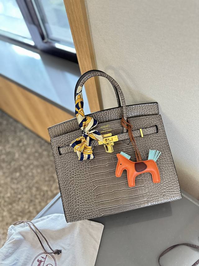 折叠礼盒包装送小马丝巾hermes 高级鳄鱼纹 铂金包 Hermès 爱马仕 铂金包 高端质量 原版皮质 明星同款 原版质量 ，Hermès每个女孩的必备品j