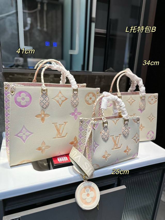 丛林包 Lv Onthego妈咪袋 性价比之王这是一款超赞的包型，灵感来自于恶搞lv的街头品牌，曾经的曾经，Louis Vll Litton永远不会走下神坛，1