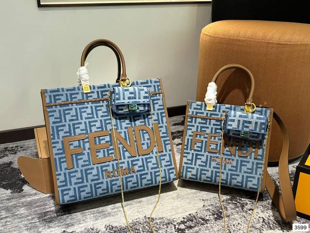 同价 配小包 尺寸：大号36Cm 小号26*22Cmf家 Fendi Peekabo 购物袋经典的tote造型！但是这款最大的特点：手提腋下！