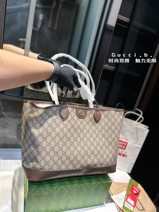 Gucci 限定新品 Tote购物袋 Gucci古奇发现一-款可以随便一塞就出门的tote购物袋，-定是最适合洒脱随性的小仙女了，这款tote购物袋虽然看起来普