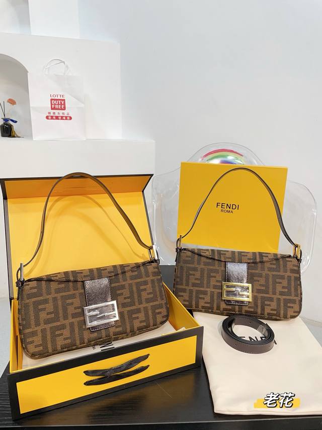 折叠包装 Fendi 芬迪新款法棍包 腋下包 网红vintagef中古法棍包 潮人们背的最多的包包大概就是fendi芬迪的这款法棍包 Baguette 了，从黑