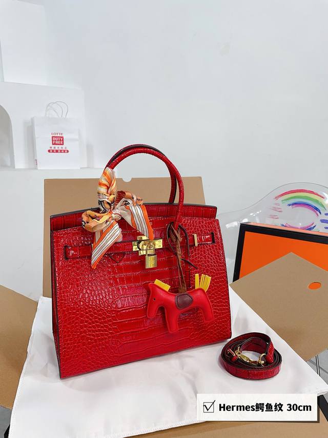 折叠礼盒hermes 高级鳄鱼纹 铂金包 Hermès 爱马仕 铂金包 高端质量 原版皮质 明星同款 原版质量 ，Hermès每个女孩的必备品 尺寸30Cm