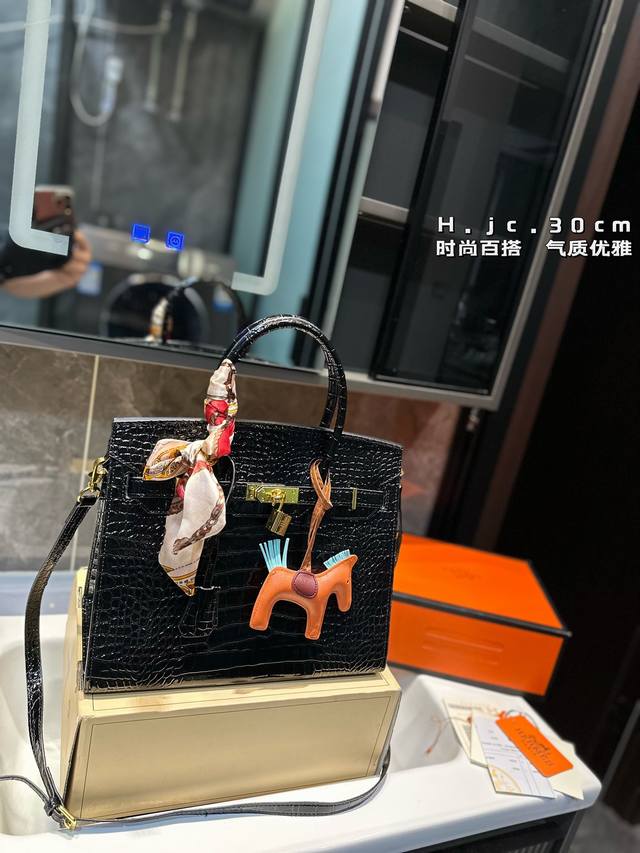 折叠礼盒 Hermes 高级鳄鱼纹 铂金包 Hermès 爱马仕 铂金包 高端质量 原版皮质 明星同款 原版质量 ，Hermès每个女孩的必备品j 尺寸：30C