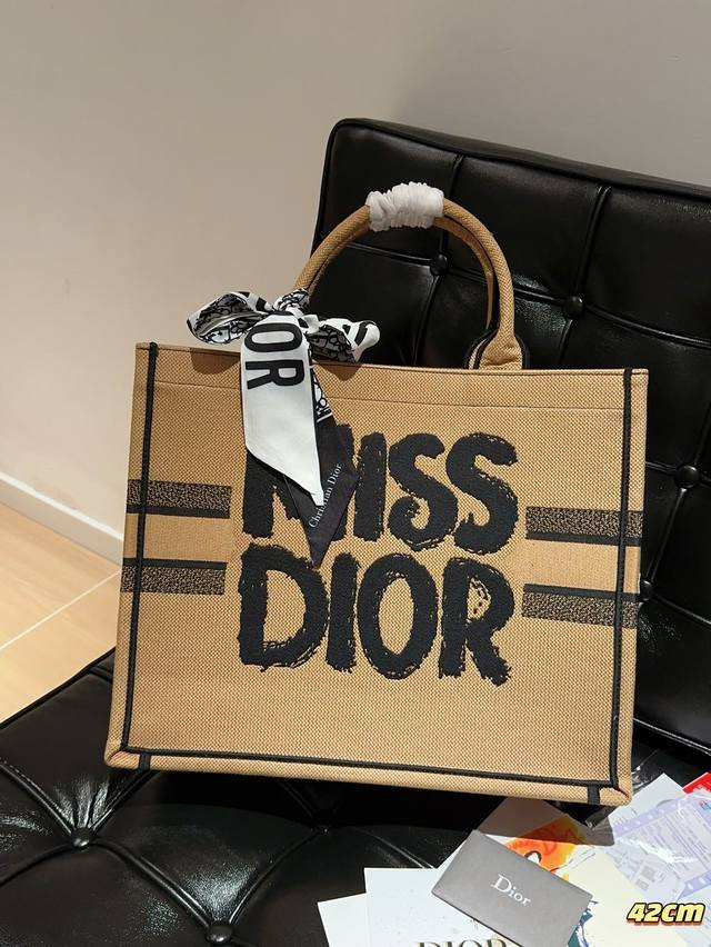 高版本配送丝巾迪奥dior24新品winter Miss Dior系列tote Book 托特包tote绝美的梦中情包尺寸42Cm礼盒包装