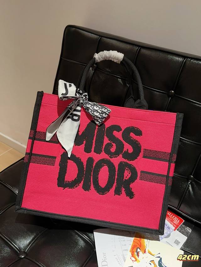 高版本配送丝巾迪奥dior24新品winter Miss Dior系列tote Book 托特包tote绝美的梦中情包尺寸42Cm礼盒包装