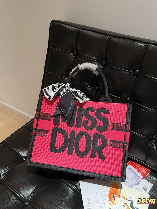 高版本配送丝巾迪奥dior24新品winter Miss Dior系列tote Book 托特包tote绝美的梦中情包尺寸36Cm礼盒包装