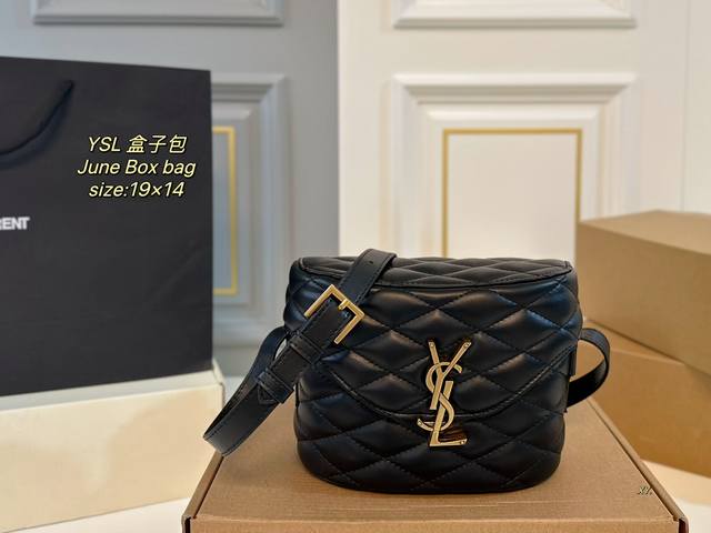 飞机盒折叠盒 Size:19×14Ysl 圣罗兰june Box Bag盒子包经典精致的设计风格～复古时尚大方的设计ysllogo背起包包就有不同的时尚气息，高