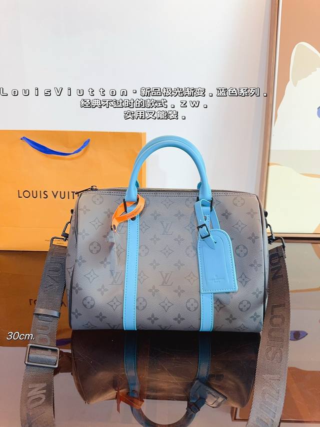 配礼盒. Lv 路易威登 春夏限量新款keepall 旅行包 一只帅气能装的旅行袋 时尚爆发款火热来袭 经典设计大气可观男女通用款 包包采用原版皮质 超级厚实