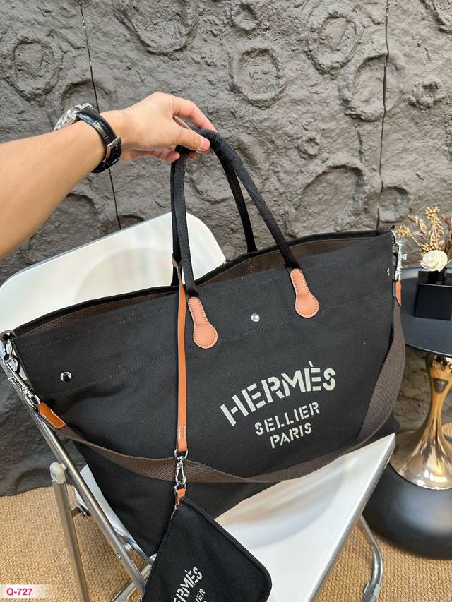 Hermes 清爽夏天 爱马仕沙滩新款一款手提斜挎百搭，Hermes沙滩包，清爽简约，巨百搭！尺寸：42 31Cm