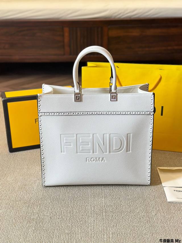 牛皮版本 尺寸：35 30Cmf家 Fendi Peekabo 购物袋经典的tote造型！托特包