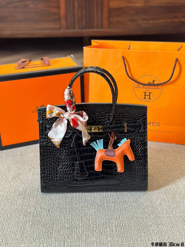 鳄鱼纹 原版皮hermes 30铂金包 Hermès 爱马仕 铂金包 高端质量 专柜最新款进口荔枝纹 明星同款 原版质量 ，Hermès每个女孩的必备品 尺寸：