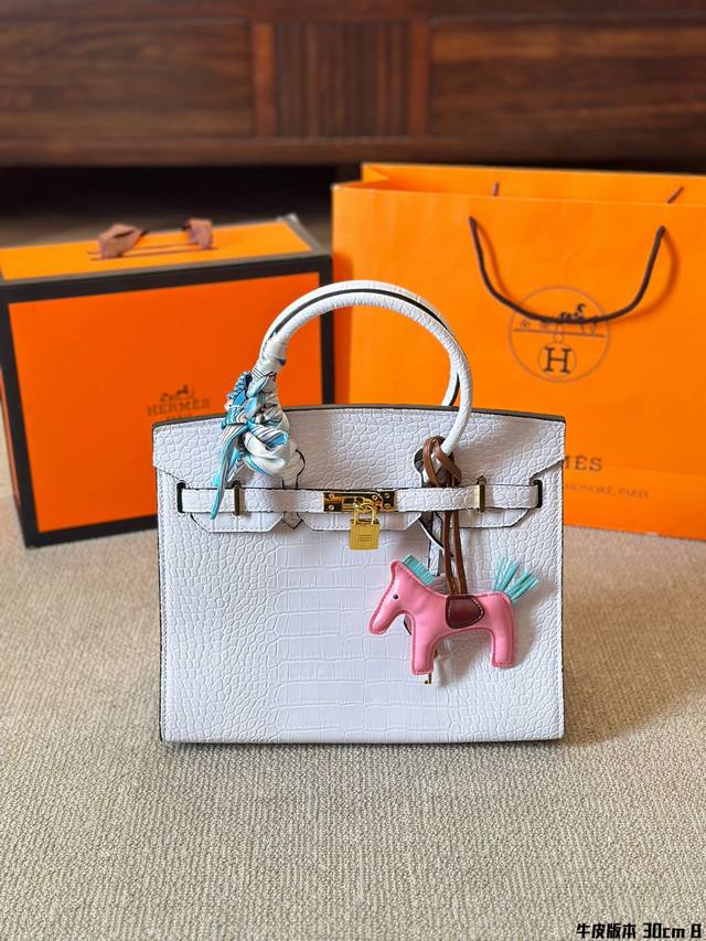 鳄鱼纹 原版皮hermes 30铂金包 Hermès 爱马仕 铂金包 高端质量 专柜最新款进口荔枝纹 明星同款 原版质量 ，Hermès每个女孩的必备品 尺寸：