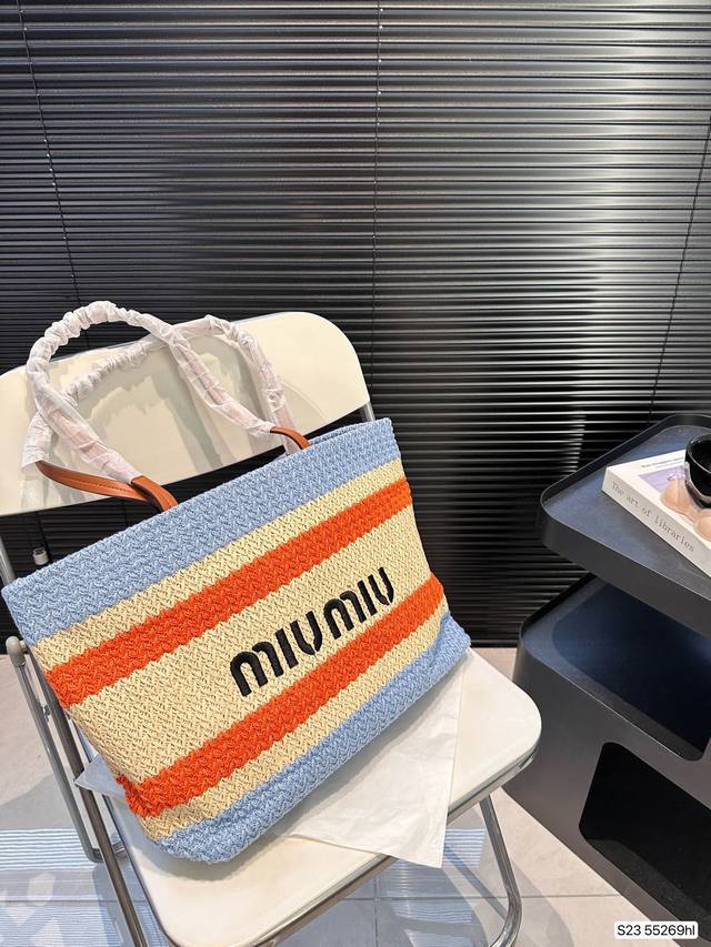 缪缪编织购物袋 Miu Miu拉菲草托特 实物真的不错 自重超清 度假感觉十足 容量超大 尺寸：35 29 货号55269