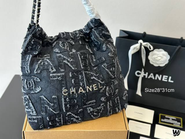 Chanel 千呼万唤的牛皮系列 今年火遍全网的垃圾袋 不多说啦直接上现货 搜索 小香家 垃圾袋 尺寸28*31