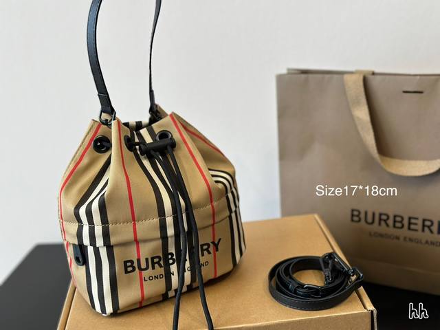 Burberry 原单货 巴宝莉专柜最新款水桶包实用耐久的 水桶包 配牛皮 四季必备 林心如等各大明星同款尺寸 17*18