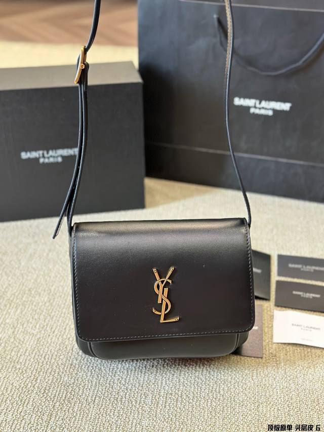 顶级原单 头层皮 Ysl 豆腐包 慵懒随性又好背 上身满满的惊喜 高级慵懒又随性 彻底心动的一只 Size：20 18Cm