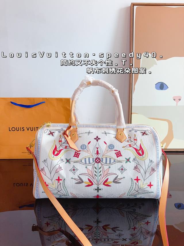 Lv 路易威登 春夏限量新款keepall 旅行包 一只帅气能装的旅行袋 时尚爆发款火热来袭 经典设计大气可观男女通用款 包包采用原版皮质 超级厚实 耐磨 耐用