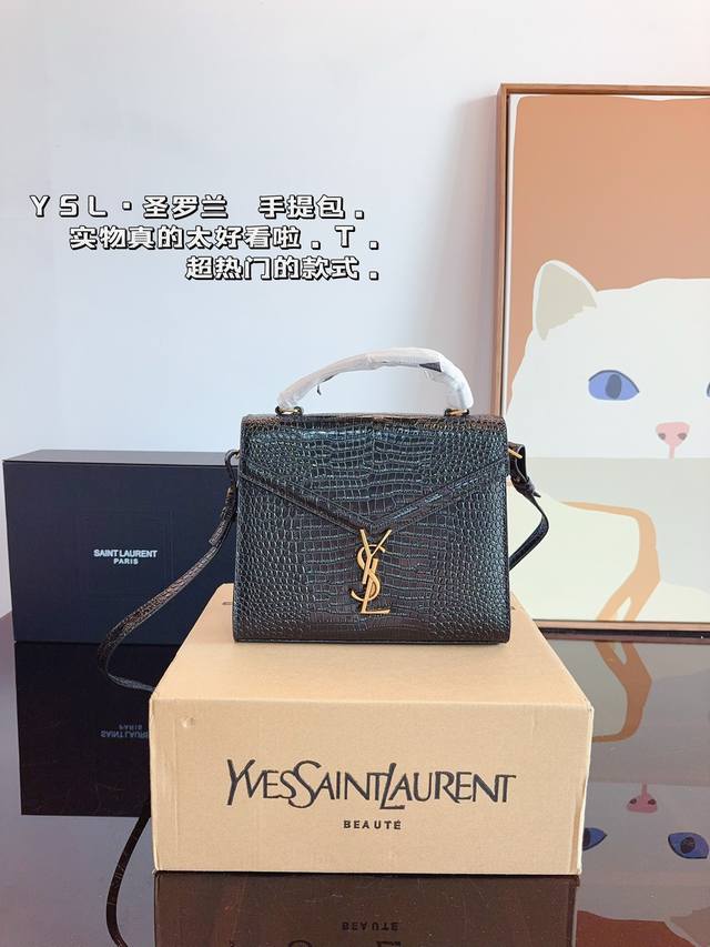 配礼盒. 圣罗兰ysl Cassandra 手提邮差包 简约才是百搭公式。 复古又时髦，妥妥的街拍神器。 出街通勤都可。 容量很大，可肩背、斜挎。 搭配很显高级