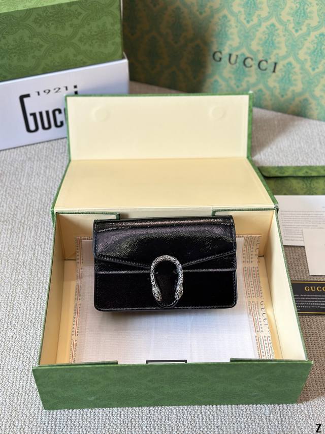 复刻版 牛皮 Gucci 全面升级专柜对版品质 经典dionysus酒神包 就是alessandro亲自设计的 名字来源于古希腊罗马神话中的酒神 经典pvc搭配