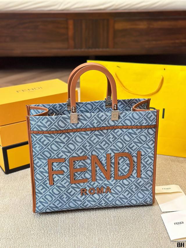 原版布 全新 Size Shine Tote Fendi Tote 托特包“阳光手提袋” 简单宇母logo 设计，琥珀色双手柄是整个包包最大焦点，单拧着就很有气