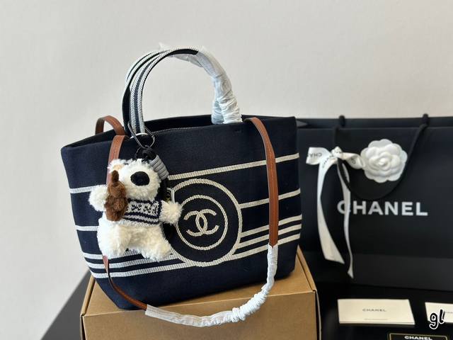 挂件 Chanel 购物袋沙滩包 新款沙滩购物袋托特包 尺寸40*30 24*23 完美演绎秋冬季节搭配 当然其实她是属于四季的