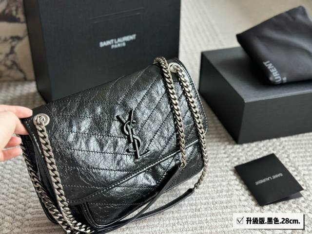 配盒 升级版 Size：28*22Cm 大 22*18Cm 小 Niki真的太好背啦 真的很好看很别致 Ysl Niki 皮料软糯质感 进口牛皮！ 里外都是牛皮