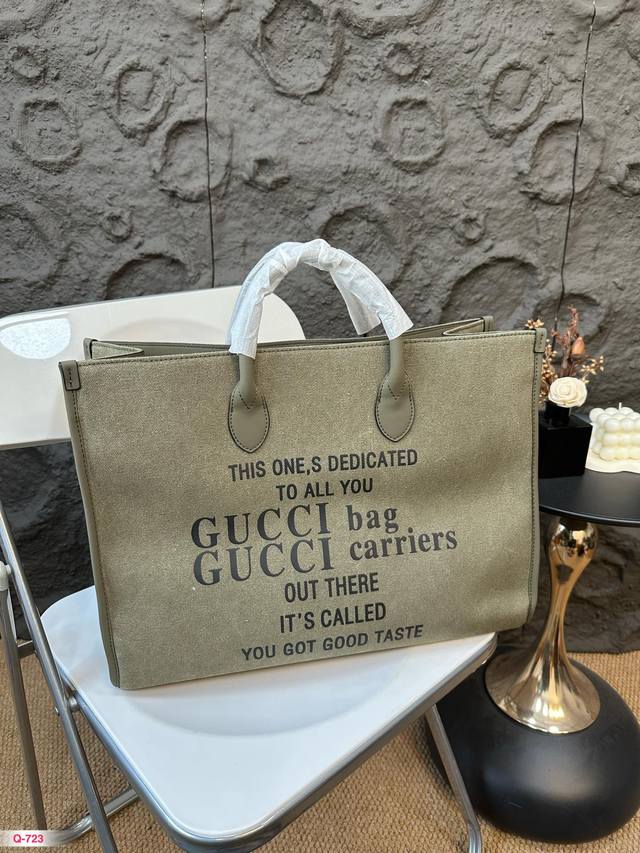 横款 Gucci 酷奇购物袋托特包 军绿色军工风 十黑色字母印花 就是有一种街头帅酷飒的感觉 男女都可，个性又复古 尺寸42.32Cm