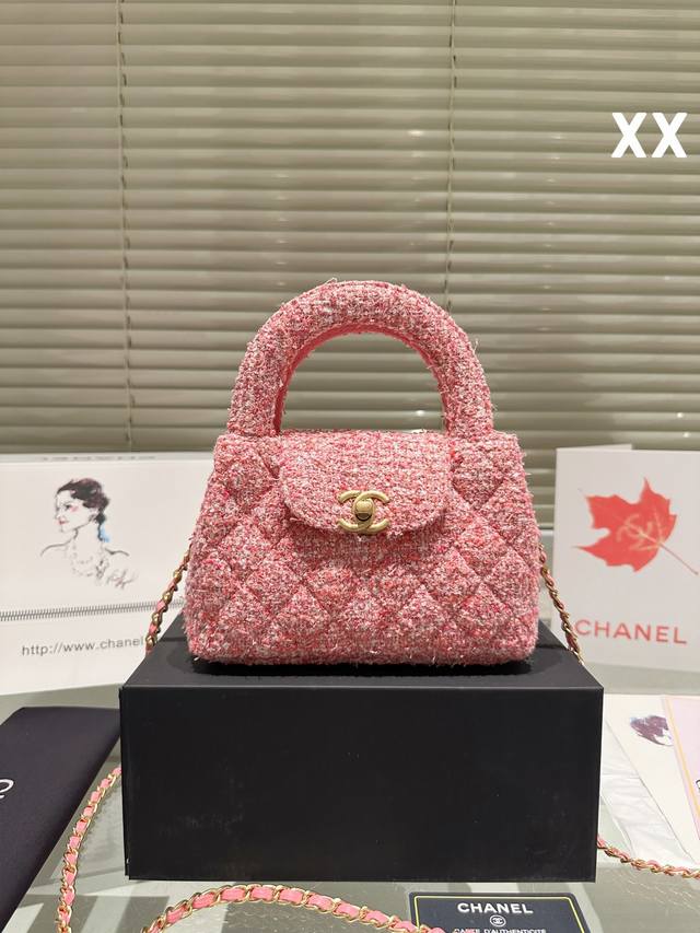 配盒 Size：20*12Cm 小香家chanel 香奈儿23K Kelly 最美的23K，太好看了想要马上滴滴sa的冲动 毛呢新包真的超香哦！