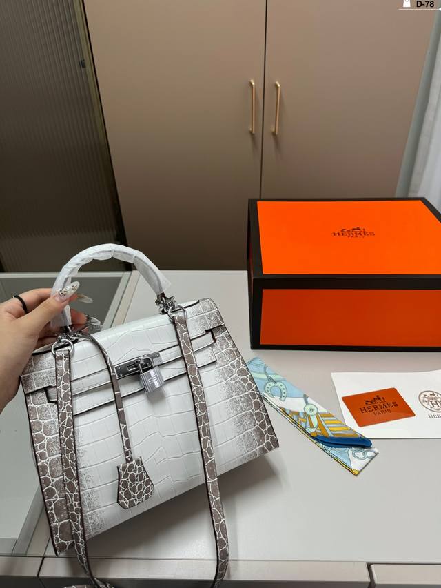 爱马仕hermès 喜马拉雅 鳄鱼纹凯莉包 高端质量 专柜最新款 明星同款 手提肩背 特别实用 配送锁头钥匙 D-78尺寸25.8.18折叠盒