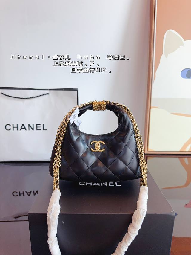 配礼盒. 香奈儿 Chanel 链条流浪包优质 手感超级好 原版五金 超级大牌 以华丽高贵的外形成为当下最炙手可热之作人手必备，明星热捧，精匠之作。尺寸：19*