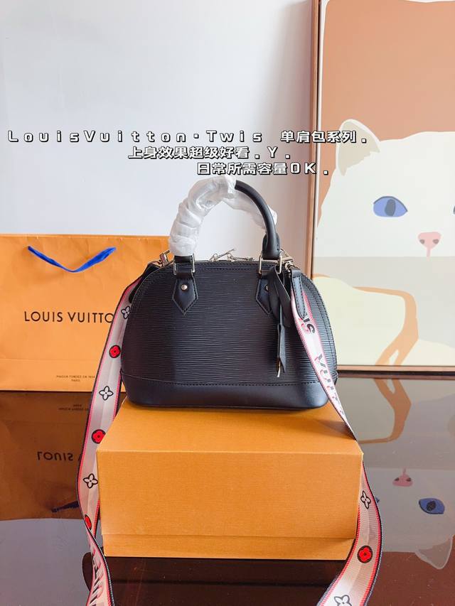 配礼盒. Lv 路易威登 贝壳包 新品系列最新teddy系列高版本 贝壳包 手感超级好 搭配起来超级美腻 超级推荐 走秀款同步 上身效果好 原版五金带logo