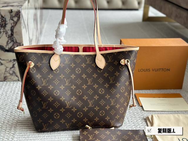 Lv Neverfull购物袋 N41605Lv 家的经典王牌，超大容量的设计作为妈咪包和ol通勤都是妥妥 滴,出镜率 最高的包款。条纹内衬完全不单调沉闷，设计