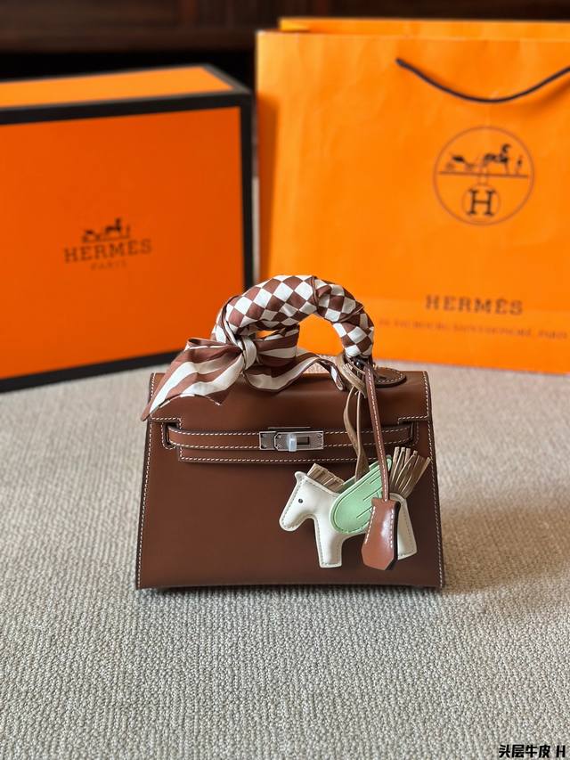 头层牛皮 Hermès 爱马仕 凯莉包 高端质量 专柜最新款进口荔枝纹 明星同款 原版质量 ，Hermès每个女孩的必备品 尺寸：22 15Cm